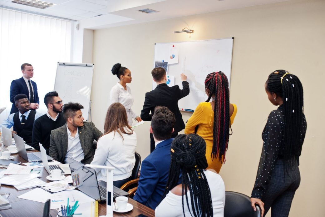 Führungskräftetrainings mit Wirkung und Nutzen für die Praxis – aktuelle Präsenz- und Online-Kurse